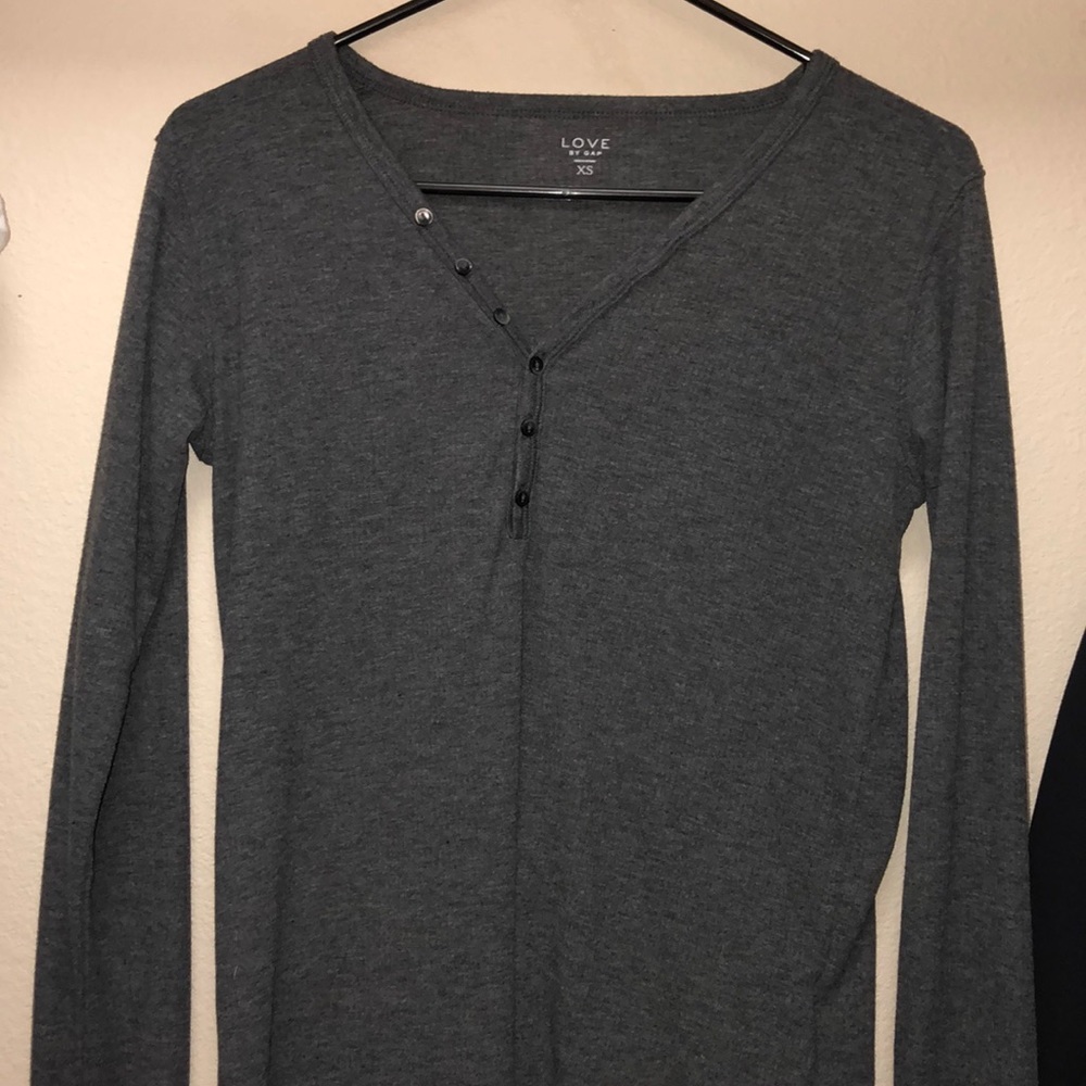ribbed v-neck long sleeve